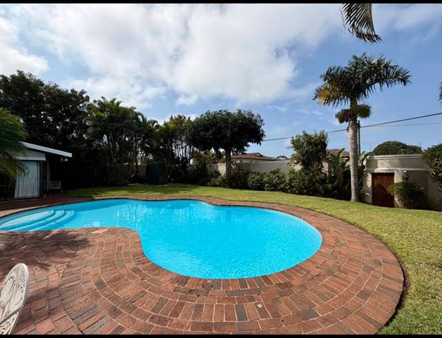 8 BEDROOM HOUSE FOR SALE IN UMHLANGA CENTRAL